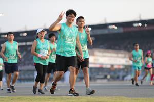 BIB: 52053, 5308, 5028
                            <button type="button" onclick="openModal(10573888)" class="btn btn-primary btn-sm float-right btn-popup" data-toggle="modal" data-target=".modal-high-quality">
                        <i class="fas fa-shopping-cart"></i> Add to Cart
                    </button>
                                            <button type="button" onclick="isThisMe(10573888, true)" class="btn btn-success btn-sm float-right btn-popup btn-isme hidden" data-toggle="tooltip" data-placement="bottom" title="นี่คือรูปของคุณใช่ไหม คลิกที่นี่เพื่อเอาเข้าอัลบั้ม">
                        <i class="fas fa-plus"></i> Add to album
                    </button>
                    <button type="button" onclick="isThisMe(10573888, false)" class="btn btn-warning btn-sm float-right btn-popup btn-isnotme hidden">
                        <i class="fas fa-ban"></i> Remove from album
                    </button>