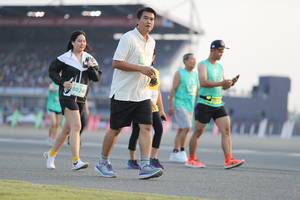 BIB: 180240
                            <button type="button" onclick="openModal(10574519)" class="btn btn-primary btn-sm float-right btn-popup" data-toggle="modal" data-target=".modal-high-quality">
                        <i class="fas fa-shopping-cart"></i> Add to Cart
                    </button>
                                            <button type="button" onclick="isThisMe(10574519, true)" class="btn btn-success btn-sm float-right btn-popup btn-isme hidden" data-toggle="tooltip" data-placement="bottom" title="นี่คือรูปของคุณใช่ไหม คลิกที่นี่เพื่อเอาเข้าอัลบั้ม">
                        <i class="fas fa-plus"></i> Add to album
                    </button>
                    <button type="button" onclick="isThisMe(10574519, false)" class="btn btn-warning btn-sm float-right btn-popup btn-isnotme hidden">
                        <i class="fas fa-ban"></i> Remove from album
                    </button>