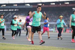 BIB: 50300
                            <button type="button" onclick="openModal(10574867)" class="btn btn-primary btn-sm float-right btn-popup" data-toggle="modal" data-target=".modal-high-quality">
                        <i class="fas fa-shopping-cart"></i> Add to Cart
                    </button>
                                            <button type="button" onclick="isThisMe(10574867, true)" class="btn btn-success btn-sm float-right btn-popup btn-isme hidden" data-toggle="tooltip" data-placement="bottom" title="นี่คือรูปของคุณใช่ไหม คลิกที่นี่เพื่อเอาเข้าอัลบั้ม">
                        <i class="fas fa-plus"></i> Add to album
                    </button>
                    <button type="button" onclick="isThisMe(10574867, false)" class="btn btn-warning btn-sm float-right btn-popup btn-isnotme hidden">
                        <i class="fas fa-ban"></i> Remove from album
                    </button>