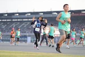 BIB: 2436
                            <button type="button" onclick="openModal(10573732)" class="btn btn-primary btn-sm float-right btn-popup" data-toggle="modal" data-target=".modal-high-quality">
                        <i class="fas fa-shopping-cart"></i> Add to Cart
                    </button>
                                            <button type="button" onclick="isThisMe(10573732, true)" class="btn btn-success btn-sm float-right btn-popup btn-isme hidden" data-toggle="tooltip" data-placement="bottom" title="นี่คือรูปของคุณใช่ไหม คลิกที่นี่เพื่อเอาเข้าอัลบั้ม">
                        <i class="fas fa-plus"></i> Add to album
                    </button>
                    <button type="button" onclick="isThisMe(10573732, false)" class="btn btn-warning btn-sm float-right btn-popup btn-isnotme hidden">
                        <i class="fas fa-ban"></i> Remove from album
                    </button>