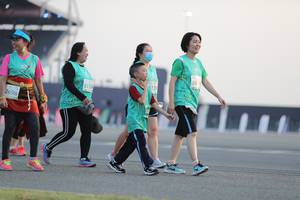 BIB: 5133, 2698
                            <button type="button" onclick="openModal(10575195)" class="btn btn-primary btn-sm float-right btn-popup" data-toggle="modal" data-target=".modal-high-quality">
                        <i class="fas fa-shopping-cart"></i> Add to Cart
                    </button>
                                            <button type="button" onclick="isThisMe(10575195, true)" class="btn btn-success btn-sm float-right btn-popup btn-isme hidden" data-toggle="tooltip" data-placement="bottom" title="นี่คือรูปของคุณใช่ไหม คลิกที่นี่เพื่อเอาเข้าอัลบั้ม">
                        <i class="fas fa-plus"></i> Add to album
                    </button>
                    <button type="button" onclick="isThisMe(10575195, false)" class="btn btn-warning btn-sm float-right btn-popup btn-isnotme hidden">
                        <i class="fas fa-ban"></i> Remove from album
                    </button>