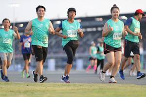 BIB: 51146, 51160, 504
                            <button type="button" onclick="openModal(10573931)" class="btn btn-primary btn-sm float-right btn-popup" data-toggle="modal" data-target=".modal-high-quality">
                        <i class="fas fa-shopping-cart"></i> Add to Cart
                    </button>
                                            <button type="button" onclick="isThisMe(10573931, true)" class="btn btn-success btn-sm float-right btn-popup btn-isme hidden" data-toggle="tooltip" data-placement="bottom" title="นี่คือรูปของคุณใช่ไหม คลิกที่นี่เพื่อเอาเข้าอัลบั้ม">
                        <i class="fas fa-plus"></i> Add to album
                    </button>
                    <button type="button" onclick="isThisMe(10573931, false)" class="btn btn-warning btn-sm float-right btn-popup btn-isnotme hidden">
                        <i class="fas fa-ban"></i> Remove from album
                    </button>