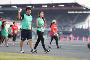 BIB: 512
                            <button type="button" onclick="openModal(10575102)" class="btn btn-primary btn-sm float-right btn-popup" data-toggle="modal" data-target=".modal-high-quality">
                        <i class="fas fa-shopping-cart"></i> Add to Cart
                    </button>
                                            <button type="button" onclick="isThisMe(10575102, true)" class="btn btn-success btn-sm float-right btn-popup btn-isme hidden" data-toggle="tooltip" data-placement="bottom" title="นี่คือรูปของคุณใช่ไหม คลิกที่นี่เพื่อเอาเข้าอัลบั้ม">
                        <i class="fas fa-plus"></i> Add to album
                    </button>
                    <button type="button" onclick="isThisMe(10575102, false)" class="btn btn-warning btn-sm float-right btn-popup btn-isnotme hidden">
                        <i class="fas fa-ban"></i> Remove from album
                    </button>