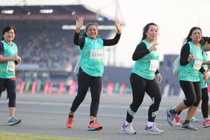 BIB: 53106, 53111, 524, 511
                            <button type="button" onclick="openModal(10574660)" class="btn btn-primary btn-sm float-right btn-popup" data-toggle="modal" data-target=".modal-high-quality">
                        <i class="fas fa-shopping-cart"></i> Add to Cart
                    </button>
                                            <button type="button" onclick="isThisMe(10574660, true)" class="btn btn-success btn-sm float-right btn-popup btn-isme hidden" data-toggle="tooltip" data-placement="bottom" title="นี่คือรูปของคุณใช่ไหม คลิกที่นี่เพื่อเอาเข้าอัลบั้ม">
                        <i class="fas fa-plus"></i> Add to album
                    </button>
                    <button type="button" onclick="isThisMe(10574660, false)" class="btn btn-warning btn-sm float-right btn-popup btn-isnotme hidden">
                        <i class="fas fa-ban"></i> Remove from album
                    </button>