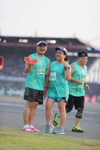 BIB: 100, 50168, 520, 1246
                            <button type="button" onclick="openModal(10574825)" class="btn btn-primary btn-sm float-right btn-popup" data-toggle="modal" data-target=".modal-high-quality">
                        <i class="fas fa-shopping-cart"></i> Add to Cart
                    </button>
                                            <button type="button" onclick="isThisMe(10574825, true)" class="btn btn-success btn-sm float-right btn-popup btn-isme hidden" data-toggle="tooltip" data-placement="bottom" title="นี่คือรูปของคุณใช่ไหม คลิกที่นี่เพื่อเอาเข้าอัลบั้ม">
                        <i class="fas fa-plus"></i> Add to album
                    </button>
                    <button type="button" onclick="isThisMe(10574825, false)" class="btn btn-warning btn-sm float-right btn-popup btn-isnotme hidden">
                        <i class="fas fa-ban"></i> Remove from album
                    </button>