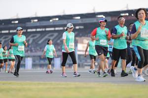 BIB: 5102, 80661, 5266, 53321
                            <button type="button" onclick="openModal(10574205)" class="btn btn-primary btn-sm float-right btn-popup" data-toggle="modal" data-target=".modal-high-quality">
                        <i class="fas fa-shopping-cart"></i> Add to Cart
                    </button>
                                            <button type="button" onclick="isThisMe(10574205, true)" class="btn btn-success btn-sm float-right btn-popup btn-isme hidden" data-toggle="tooltip" data-placement="bottom" title="นี่คือรูปของคุณใช่ไหม คลิกที่นี่เพื่อเอาเข้าอัลบั้ม">
                        <i class="fas fa-plus"></i> Add to album
                    </button>
                    <button type="button" onclick="isThisMe(10574205, false)" class="btn btn-warning btn-sm float-right btn-popup btn-isnotme hidden">
                        <i class="fas fa-ban"></i> Remove from album
                    </button>