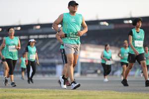 BIB: 50464, 52863
                            <button type="button" onclick="openModal(10574059)" class="btn btn-primary btn-sm float-right btn-popup" data-toggle="modal" data-target=".modal-high-quality">
                        <i class="fas fa-shopping-cart"></i> Add to Cart
                    </button>
                                            <button type="button" onclick="isThisMe(10574059, true)" class="btn btn-success btn-sm float-right btn-popup btn-isme hidden" data-toggle="tooltip" data-placement="bottom" title="นี่คือรูปของคุณใช่ไหม คลิกที่นี่เพื่อเอาเข้าอัลบั้ม">
                        <i class="fas fa-plus"></i> Add to album
                    </button>
                    <button type="button" onclick="isThisMe(10574059, false)" class="btn btn-warning btn-sm float-right btn-popup btn-isnotme hidden">
                        <i class="fas fa-ban"></i> Remove from album
                    </button>