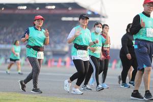 BIB: 512, 0721, 53099
                            <button type="button" onclick="openModal(10575128)" class="btn btn-primary btn-sm float-right btn-popup" data-toggle="modal" data-target=".modal-high-quality">
                        <i class="fas fa-shopping-cart"></i> Add to Cart
                    </button>
                                            <button type="button" onclick="isThisMe(10575128, true)" class="btn btn-success btn-sm float-right btn-popup btn-isme hidden" data-toggle="tooltip" data-placement="bottom" title="นี่คือรูปของคุณใช่ไหม คลิกที่นี่เพื่อเอาเข้าอัลบั้ม">
                        <i class="fas fa-plus"></i> Add to album
                    </button>
                    <button type="button" onclick="isThisMe(10575128, false)" class="btn btn-warning btn-sm float-right btn-popup btn-isnotme hidden">
                        <i class="fas fa-ban"></i> Remove from album
                    </button>