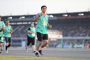 BIB: 50230
                            <button type="button" onclick="openModal(10573893)" class="btn btn-primary btn-sm float-right btn-popup" data-toggle="modal" data-target=".modal-high-quality">
                        <i class="fas fa-shopping-cart"></i> Add to Cart
                    </button>
                                            <button type="button" onclick="isThisMe(10573893, true)" class="btn btn-success btn-sm float-right btn-popup btn-isme hidden" data-toggle="tooltip" data-placement="bottom" title="นี่คือรูปของคุณใช่ไหม คลิกที่นี่เพื่อเอาเข้าอัลบั้ม">
                        <i class="fas fa-plus"></i> Add to album
                    </button>
                    <button type="button" onclick="isThisMe(10573893, false)" class="btn btn-warning btn-sm float-right btn-popup btn-isnotme hidden">
                        <i class="fas fa-ban"></i> Remove from album
                    </button>