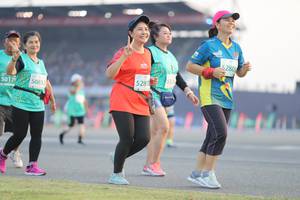 BIB: 52803, 5281, 5017, 50852
                            <button type="button" onclick="openModal(10575135)" class="btn btn-primary btn-sm float-right btn-popup" data-toggle="modal" data-target=".modal-high-quality">
                        <i class="fas fa-shopping-cart"></i> Add to Cart
                    </button>
                                            <button type="button" onclick="isThisMe(10575135, true)" class="btn btn-success btn-sm float-right btn-popup btn-isme hidden" data-toggle="tooltip" data-placement="bottom" title="นี่คือรูปของคุณใช่ไหม คลิกที่นี่เพื่อเอาเข้าอัลบั้ม">
                        <i class="fas fa-plus"></i> Add to album
                    </button>
                    <button type="button" onclick="isThisMe(10575135, false)" class="btn btn-warning btn-sm float-right btn-popup btn-isnotme hidden">
                        <i class="fas fa-ban"></i> Remove from album
                    </button>