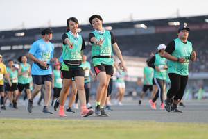 BIB: 7232, 72326, 5043
                            <button type="button" onclick="openModal(10574231)" class="btn btn-primary btn-sm float-right btn-popup" data-toggle="modal" data-target=".modal-high-quality">
                        <i class="fas fa-shopping-cart"></i> Add to Cart
                    </button>
                                            <button type="button" onclick="isThisMe(10574231, true)" class="btn btn-success btn-sm float-right btn-popup btn-isme hidden" data-toggle="tooltip" data-placement="bottom" title="นี่คือรูปของคุณใช่ไหม คลิกที่นี่เพื่อเอาเข้าอัลบั้ม">
                        <i class="fas fa-plus"></i> Add to album
                    </button>
                    <button type="button" onclick="isThisMe(10574231, false)" class="btn btn-warning btn-sm float-right btn-popup btn-isnotme hidden">
                        <i class="fas fa-ban"></i> Remove from album
                    </button>