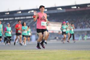 BIB: 506
                            <button type="button" onclick="openModal(10573808)" class="btn btn-primary btn-sm float-right btn-popup" data-toggle="modal" data-target=".modal-high-quality">
                        <i class="fas fa-shopping-cart"></i> Add to Cart
                    </button>
                                            <button type="button" onclick="isThisMe(10573808, true)" class="btn btn-success btn-sm float-right btn-popup btn-isme hidden" data-toggle="tooltip" data-placement="bottom" title="นี่คือรูปของคุณใช่ไหม คลิกที่นี่เพื่อเอาเข้าอัลบั้ม">
                        <i class="fas fa-plus"></i> Add to album
                    </button>
                    <button type="button" onclick="isThisMe(10573808, false)" class="btn btn-warning btn-sm float-right btn-popup btn-isnotme hidden">
                        <i class="fas fa-ban"></i> Remove from album
                    </button>