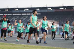 BIB: 52920, 5288, 524
                            <button type="button" onclick="openModal(10575090)" class="btn btn-primary btn-sm float-right btn-popup" data-toggle="modal" data-target=".modal-high-quality">
                        <i class="fas fa-shopping-cart"></i> Add to Cart
                    </button>
                                            <button type="button" onclick="isThisMe(10575090, true)" class="btn btn-success btn-sm float-right btn-popup btn-isme hidden" data-toggle="tooltip" data-placement="bottom" title="นี่คือรูปของคุณใช่ไหม คลิกที่นี่เพื่อเอาเข้าอัลบั้ม">
                        <i class="fas fa-plus"></i> Add to album
                    </button>
                    <button type="button" onclick="isThisMe(10575090, false)" class="btn btn-warning btn-sm float-right btn-popup btn-isnotme hidden">
                        <i class="fas fa-ban"></i> Remove from album
                    </button>