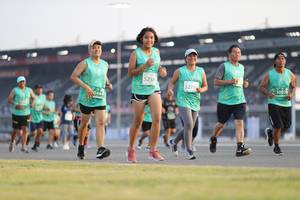 BIB: 5236, 52759, 50078, 044
                            <button type="button" onclick="openModal(10573649)" class="btn btn-primary btn-sm float-right btn-popup" data-toggle="modal" data-target=".modal-high-quality">
                        <i class="fas fa-shopping-cart"></i> Add to Cart
                    </button>
                                            <button type="button" onclick="isThisMe(10573649, true)" class="btn btn-success btn-sm float-right btn-popup btn-isme hidden" data-toggle="tooltip" data-placement="bottom" title="นี่คือรูปของคุณใช่ไหม คลิกที่นี่เพื่อเอาเข้าอัลบั้ม">
                        <i class="fas fa-plus"></i> Add to album
                    </button>
                    <button type="button" onclick="isThisMe(10573649, false)" class="btn btn-warning btn-sm float-right btn-popup btn-isnotme hidden">
                        <i class="fas fa-ban"></i> Remove from album
                    </button>