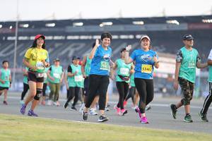 BIB: 5040, 53462, 7041, 521, 527
                            <button type="button" onclick="openModal(10575062)" class="btn btn-primary btn-sm float-right btn-popup" data-toggle="modal" data-target=".modal-high-quality">
                        <i class="fas fa-shopping-cart"></i> Add to Cart
                    </button>
                                            <button type="button" onclick="isThisMe(10575062, true)" class="btn btn-success btn-sm float-right btn-popup btn-isme hidden" data-toggle="tooltip" data-placement="bottom" title="นี่คือรูปของคุณใช่ไหม คลิกที่นี่เพื่อเอาเข้าอัลบั้ม">
                        <i class="fas fa-plus"></i> Add to album
                    </button>
                    <button type="button" onclick="isThisMe(10575062, false)" class="btn btn-warning btn-sm float-right btn-popup btn-isnotme hidden">
                        <i class="fas fa-ban"></i> Remove from album
                    </button>