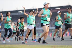 BIB: 51961, 52301, 0007, 8022
                            <button type="button" onclick="openModal(10573841)" class="btn btn-primary btn-sm float-right btn-popup" data-toggle="modal" data-target=".modal-high-quality">
                        <i class="fas fa-shopping-cart"></i> Add to Cart
                    </button>
                                            <button type="button" onclick="isThisMe(10573841, true)" class="btn btn-success btn-sm float-right btn-popup btn-isme hidden" data-toggle="tooltip" data-placement="bottom" title="นี่คือรูปของคุณใช่ไหม คลิกที่นี่เพื่อเอาเข้าอัลบั้ม">
                        <i class="fas fa-plus"></i> Add to album
                    </button>
                    <button type="button" onclick="isThisMe(10573841, false)" class="btn btn-warning btn-sm float-right btn-popup btn-isnotme hidden">
                        <i class="fas fa-ban"></i> Remove from album
                    </button>