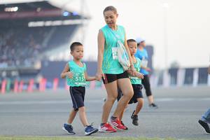 BIB: 515
                            <button type="button" onclick="openModal(10575217)" class="btn btn-primary btn-sm float-right btn-popup" data-toggle="modal" data-target=".modal-high-quality">
                        <i class="fas fa-shopping-cart"></i> Add to Cart
                    </button>
                                            <button type="button" onclick="isThisMe(10575217, true)" class="btn btn-success btn-sm float-right btn-popup btn-isme hidden" data-toggle="tooltip" data-placement="bottom" title="นี่คือรูปของคุณใช่ไหม คลิกที่นี่เพื่อเอาเข้าอัลบั้ม">
                        <i class="fas fa-plus"></i> Add to album
                    </button>
                    <button type="button" onclick="isThisMe(10575217, false)" class="btn btn-warning btn-sm float-right btn-popup btn-isnotme hidden">
                        <i class="fas fa-ban"></i> Remove from album
                    </button>