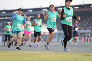 BIB: 50693, 53148, 52784
                            <button type="button" onclick="openModal(10573827)" class="btn btn-primary btn-sm float-right btn-popup" data-toggle="modal" data-target=".modal-high-quality">
                        <i class="fas fa-shopping-cart"></i> Add to Cart
                    </button>
                                            <button type="button" onclick="isThisMe(10573827, true)" class="btn btn-success btn-sm float-right btn-popup btn-isme hidden" data-toggle="tooltip" data-placement="bottom" title="นี่คือรูปของคุณใช่ไหม คลิกที่นี่เพื่อเอาเข้าอัลบั้ม">
                        <i class="fas fa-plus"></i> Add to album
                    </button>
                    <button type="button" onclick="isThisMe(10573827, false)" class="btn btn-warning btn-sm float-right btn-popup btn-isnotme hidden">
                        <i class="fas fa-ban"></i> Remove from album
                    </button>