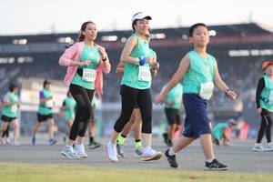 BIB: 5059, 50593
                            <button type="button" onclick="openModal(10574002)" class="btn btn-primary btn-sm float-right btn-popup" data-toggle="modal" data-target=".modal-high-quality">
                        <i class="fas fa-shopping-cart"></i> Add to Cart
                    </button>
                                            <button type="button" onclick="isThisMe(10574002, true)" class="btn btn-success btn-sm float-right btn-popup btn-isme hidden" data-toggle="tooltip" data-placement="bottom" title="นี่คือรูปของคุณใช่ไหม คลิกที่นี่เพื่อเอาเข้าอัลบั้ม">
                        <i class="fas fa-plus"></i> Add to album
                    </button>
                    <button type="button" onclick="isThisMe(10574002, false)" class="btn btn-warning btn-sm float-right btn-popup btn-isnotme hidden">
                        <i class="fas fa-ban"></i> Remove from album
                    </button>