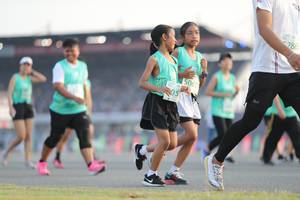 BIB: 286
                            <button type="button" onclick="openModal(10574395)" class="btn btn-primary btn-sm float-right btn-popup" data-toggle="modal" data-target=".modal-high-quality">
                        <i class="fas fa-shopping-cart"></i> Add to Cart
                    </button>
                                            <button type="button" onclick="isThisMe(10574395, true)" class="btn btn-success btn-sm float-right btn-popup btn-isme hidden" data-toggle="tooltip" data-placement="bottom" title="นี่คือรูปของคุณใช่ไหม คลิกที่นี่เพื่อเอาเข้าอัลบั้ม">
                        <i class="fas fa-plus"></i> Add to album
                    </button>
                    <button type="button" onclick="isThisMe(10574395, false)" class="btn btn-warning btn-sm float-right btn-popup btn-isnotme hidden">
                        <i class="fas fa-ban"></i> Remove from album
                    </button>