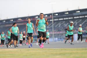 BIB: 52024
                            <button type="button" onclick="openModal(10573763)" class="btn btn-primary btn-sm float-right btn-popup" data-toggle="modal" data-target=".modal-high-quality">
                        <i class="fas fa-shopping-cart"></i> Add to Cart
                    </button>
                                            <button type="button" onclick="isThisMe(10573763, true)" class="btn btn-success btn-sm float-right btn-popup btn-isme hidden" data-toggle="tooltip" data-placement="bottom" title="นี่คือรูปของคุณใช่ไหม คลิกที่นี่เพื่อเอาเข้าอัลบั้ม">
                        <i class="fas fa-plus"></i> Add to album
                    </button>
                    <button type="button" onclick="isThisMe(10573763, false)" class="btn btn-warning btn-sm float-right btn-popup btn-isnotme hidden">
                        <i class="fas fa-ban"></i> Remove from album
                    </button>