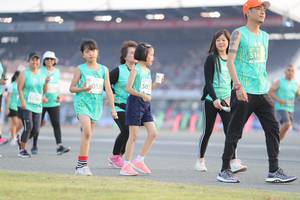 BIB: 516, 505, 0551
                            <button type="button" onclick="openModal(10575170)" class="btn btn-primary btn-sm float-right btn-popup" data-toggle="modal" data-target=".modal-high-quality">
                        <i class="fas fa-shopping-cart"></i> Add to Cart
                    </button>
                                            <button type="button" onclick="isThisMe(10575170, true)" class="btn btn-success btn-sm float-right btn-popup btn-isme hidden" data-toggle="tooltip" data-placement="bottom" title="นี่คือรูปของคุณใช่ไหม คลิกที่นี่เพื่อเอาเข้าอัลบั้ม">
                        <i class="fas fa-plus"></i> Add to album
                    </button>
                    <button type="button" onclick="isThisMe(10575170, false)" class="btn btn-warning btn-sm float-right btn-popup btn-isnotme hidden">
                        <i class="fas fa-ban"></i> Remove from album
                    </button>