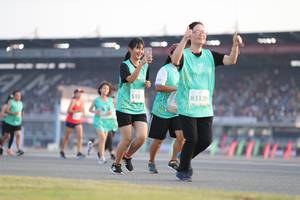 BIB: 83120, 510
                            <button type="button" onclick="openModal(10573973)" class="btn btn-primary btn-sm float-right btn-popup" data-toggle="modal" data-target=".modal-high-quality">
                        <i class="fas fa-shopping-cart"></i> Add to Cart
                    </button>
                                            <button type="button" onclick="isThisMe(10573973, true)" class="btn btn-success btn-sm float-right btn-popup btn-isme hidden" data-toggle="tooltip" data-placement="bottom" title="นี่คือรูปของคุณใช่ไหม คลิกที่นี่เพื่อเอาเข้าอัลบั้ม">
                        <i class="fas fa-plus"></i> Add to album
                    </button>
                    <button type="button" onclick="isThisMe(10573973, false)" class="btn btn-warning btn-sm float-right btn-popup btn-isnotme hidden">
                        <i class="fas fa-ban"></i> Remove from album
                    </button>