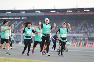 BIB: 51915, 52992, 5332, 52993, 199
                            <button type="button" onclick="openModal(10574848)" class="btn btn-primary btn-sm float-right btn-popup" data-toggle="modal" data-target=".modal-high-quality">
                        <i class="fas fa-shopping-cart"></i> Add to Cart
                    </button>
                                            <button type="button" onclick="isThisMe(10574848, true)" class="btn btn-success btn-sm float-right btn-popup btn-isme hidden" data-toggle="tooltip" data-placement="bottom" title="นี่คือรูปของคุณใช่ไหม คลิกที่นี่เพื่อเอาเข้าอัลบั้ม">
                        <i class="fas fa-plus"></i> Add to album
                    </button>
                    <button type="button" onclick="isThisMe(10574848, false)" class="btn btn-warning btn-sm float-right btn-popup btn-isnotme hidden">
                        <i class="fas fa-ban"></i> Remove from album
                    </button>