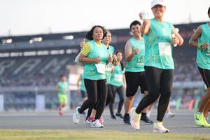 BIB: 517
                            <button type="button" onclick="openModal(10573986)" class="btn btn-primary btn-sm float-right btn-popup" data-toggle="modal" data-target=".modal-high-quality">
                        <i class="fas fa-shopping-cart"></i> Add to Cart
                    </button>
                                            <button type="button" onclick="isThisMe(10573986, true)" class="btn btn-success btn-sm float-right btn-popup btn-isme hidden" data-toggle="tooltip" data-placement="bottom" title="นี่คือรูปของคุณใช่ไหม คลิกที่นี่เพื่อเอาเข้าอัลบั้ม">
                        <i class="fas fa-plus"></i> Add to album
                    </button>
                    <button type="button" onclick="isThisMe(10573986, false)" class="btn btn-warning btn-sm float-right btn-popup btn-isnotme hidden">
                        <i class="fas fa-ban"></i> Remove from album
                    </button>