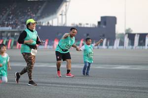 BIB: 5161, 50019
                            <button type="button" onclick="openModal(10575393)" class="btn btn-primary btn-sm float-right btn-popup" data-toggle="modal" data-target=".modal-high-quality">
                        <i class="fas fa-shopping-cart"></i> Add to Cart
                    </button>
                                            <button type="button" onclick="isThisMe(10575393, true)" class="btn btn-success btn-sm float-right btn-popup btn-isme hidden" data-toggle="tooltip" data-placement="bottom" title="นี่คือรูปของคุณใช่ไหม คลิกที่นี่เพื่อเอาเข้าอัลบั้ม">
                        <i class="fas fa-plus"></i> Add to album
                    </button>
                    <button type="button" onclick="isThisMe(10575393, false)" class="btn btn-warning btn-sm float-right btn-popup btn-isnotme hidden">
                        <i class="fas fa-ban"></i> Remove from album
                    </button>