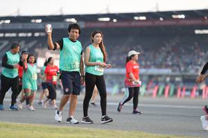 BIB: 5177
                            <button type="button" onclick="openModal(10575100)" class="btn btn-primary btn-sm float-right btn-popup" data-toggle="modal" data-target=".modal-high-quality">
                        <i class="fas fa-shopping-cart"></i> Add to Cart
                    </button>
                                            <button type="button" onclick="isThisMe(10575100, true)" class="btn btn-success btn-sm float-right btn-popup btn-isme hidden" data-toggle="tooltip" data-placement="bottom" title="นี่คือรูปของคุณใช่ไหม คลิกที่นี่เพื่อเอาเข้าอัลบั้ม">
                        <i class="fas fa-plus"></i> Add to album
                    </button>
                    <button type="button" onclick="isThisMe(10575100, false)" class="btn btn-warning btn-sm float-right btn-popup btn-isnotme hidden">
                        <i class="fas fa-ban"></i> Remove from album
                    </button>