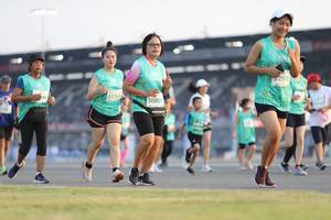 BIB: 293, 1160, 50801
                            <button type="button" onclick="openModal(10573927)" class="btn btn-primary btn-sm float-right btn-popup" data-toggle="modal" data-target=".modal-high-quality">
                        <i class="fas fa-shopping-cart"></i> Add to Cart
                    </button>
                                            <button type="button" onclick="isThisMe(10573927, true)" class="btn btn-success btn-sm float-right btn-popup btn-isme hidden" data-toggle="tooltip" data-placement="bottom" title="นี่คือรูปของคุณใช่ไหม คลิกที่นี่เพื่อเอาเข้าอัลบั้ม">
                        <i class="fas fa-plus"></i> Add to album
                    </button>
                    <button type="button" onclick="isThisMe(10573927, false)" class="btn btn-warning btn-sm float-right btn-popup btn-isnotme hidden">
                        <i class="fas fa-ban"></i> Remove from album
                    </button>