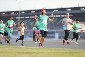 BIB: 50954, 330, 530
                            <button type="button" onclick="openModal(10573590)" class="btn btn-primary btn-sm float-right btn-popup" data-toggle="modal" data-target=".modal-high-quality">
                        <i class="fas fa-shopping-cart"></i> Add to Cart
                    </button>
                                            <button type="button" onclick="isThisMe(10573590, true)" class="btn btn-success btn-sm float-right btn-popup btn-isme hidden" data-toggle="tooltip" data-placement="bottom" title="นี่คือรูปของคุณใช่ไหม คลิกที่นี่เพื่อเอาเข้าอัลบั้ม">
                        <i class="fas fa-plus"></i> Add to album
                    </button>
                    <button type="button" onclick="isThisMe(10573590, false)" class="btn btn-warning btn-sm float-right btn-popup btn-isnotme hidden">
                        <i class="fas fa-ban"></i> Remove from album
                    </button>