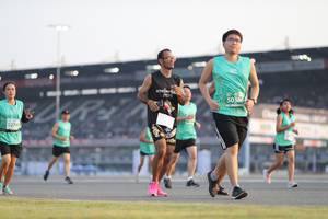 BIB: 202, 50366, 5278
                            <button type="button" onclick="openModal(10573537)" class="btn btn-primary btn-sm float-right btn-popup" data-toggle="modal" data-target=".modal-high-quality">
                        <i class="fas fa-shopping-cart"></i> Add to Cart
                    </button>
                                            <button type="button" onclick="isThisMe(10573537, true)" class="btn btn-success btn-sm float-right btn-popup btn-isme hidden" data-toggle="tooltip" data-placement="bottom" title="นี่คือรูปของคุณใช่ไหม คลิกที่นี่เพื่อเอาเข้าอัลบั้ม">
                        <i class="fas fa-plus"></i> Add to album
                    </button>
                    <button type="button" onclick="isThisMe(10573537, false)" class="btn btn-warning btn-sm float-right btn-popup btn-isnotme hidden">
                        <i class="fas fa-ban"></i> Remove from album
                    </button>