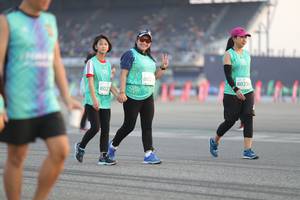 BIB: 802, 80236
                            <button type="button" onclick="openModal(10575518)" class="btn btn-primary btn-sm float-right btn-popup" data-toggle="modal" data-target=".modal-high-quality">
                        <i class="fas fa-shopping-cart"></i> Add to Cart
                    </button>
                                            <button type="button" onclick="isThisMe(10575518, true)" class="btn btn-success btn-sm float-right btn-popup btn-isme hidden" data-toggle="tooltip" data-placement="bottom" title="นี่คือรูปของคุณใช่ไหม คลิกที่นี่เพื่อเอาเข้าอัลบั้ม">
                        <i class="fas fa-plus"></i> Add to album
                    </button>
                    <button type="button" onclick="isThisMe(10575518, false)" class="btn btn-warning btn-sm float-right btn-popup btn-isnotme hidden">
                        <i class="fas fa-ban"></i> Remove from album
                    </button>