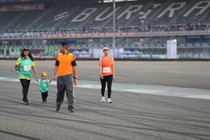 BIB: 53214, 52215
                            <button type="button" onclick="openModal(10575676)" class="btn btn-primary btn-sm float-right btn-popup" data-toggle="modal" data-target=".modal-high-quality">
                        <i class="fas fa-shopping-cart"></i> Add to Cart
                    </button>
                                            <button type="button" onclick="isThisMe(10575676, true)" class="btn btn-success btn-sm float-right btn-popup btn-isme hidden" data-toggle="tooltip" data-placement="bottom" title="นี่คือรูปของคุณใช่ไหม คลิกที่นี่เพื่อเอาเข้าอัลบั้ม">
                        <i class="fas fa-plus"></i> Add to album
                    </button>
                    <button type="button" onclick="isThisMe(10575676, false)" class="btn btn-warning btn-sm float-right btn-popup btn-isnotme hidden">
                        <i class="fas fa-ban"></i> Remove from album
                    </button>