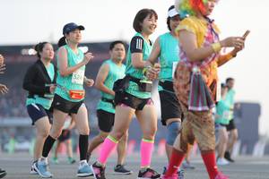 BIB: 524
                            <button type="button" onclick="openModal(10574369)" class="btn btn-primary btn-sm float-right btn-popup" data-toggle="modal" data-target=".modal-high-quality">
                        <i class="fas fa-shopping-cart"></i> Add to Cart
                    </button>
                                            <button type="button" onclick="isThisMe(10574369, true)" class="btn btn-success btn-sm float-right btn-popup btn-isme hidden" data-toggle="tooltip" data-placement="bottom" title="นี่คือรูปของคุณใช่ไหม คลิกที่นี่เพื่อเอาเข้าอัลบั้ม">
                        <i class="fas fa-plus"></i> Add to album
                    </button>
                    <button type="button" onclick="isThisMe(10574369, false)" class="btn btn-warning btn-sm float-right btn-popup btn-isnotme hidden">
                        <i class="fas fa-ban"></i> Remove from album
                    </button>