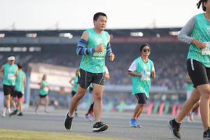 BIB: 1010, 80658
                            <button type="button" onclick="openModal(10573727)" class="btn btn-primary btn-sm float-right btn-popup" data-toggle="modal" data-target=".modal-high-quality">
                        <i class="fas fa-shopping-cart"></i> Add to Cart
                    </button>
                                            <button type="button" onclick="isThisMe(10573727, true)" class="btn btn-success btn-sm float-right btn-popup btn-isme hidden" data-toggle="tooltip" data-placement="bottom" title="นี่คือรูปของคุณใช่ไหม คลิกที่นี่เพื่อเอาเข้าอัลบั้ม">
                        <i class="fas fa-plus"></i> Add to album
                    </button>
                    <button type="button" onclick="isThisMe(10573727, false)" class="btn btn-warning btn-sm float-right btn-popup btn-isnotme hidden">
                        <i class="fas fa-ban"></i> Remove from album
                    </button>