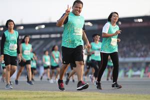 BIB: 504, 52719, 5319
                            <button type="button" onclick="openModal(10574095)" class="btn btn-primary btn-sm float-right btn-popup" data-toggle="modal" data-target=".modal-high-quality">
                        <i class="fas fa-shopping-cart"></i> Add to Cart
                    </button>
                                            <button type="button" onclick="isThisMe(10574095, true)" class="btn btn-success btn-sm float-right btn-popup btn-isme hidden" data-toggle="tooltip" data-placement="bottom" title="นี่คือรูปของคุณใช่ไหม คลิกที่นี่เพื่อเอาเข้าอัลบั้ม">
                        <i class="fas fa-plus"></i> Add to album
                    </button>
                    <button type="button" onclick="isThisMe(10574095, false)" class="btn btn-warning btn-sm float-right btn-popup btn-isnotme hidden">
                        <i class="fas fa-ban"></i> Remove from album
                    </button>