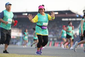 BIB: 5084
                            <button type="button" onclick="openModal(10574039)" class="btn btn-primary btn-sm float-right btn-popup" data-toggle="modal" data-target=".modal-high-quality">
                        <i class="fas fa-shopping-cart"></i> Add to Cart
                    </button>
                                            <button type="button" onclick="isThisMe(10574039, true)" class="btn btn-success btn-sm float-right btn-popup btn-isme hidden" data-toggle="tooltip" data-placement="bottom" title="นี่คือรูปของคุณใช่ไหม คลิกที่นี่เพื่อเอาเข้าอัลบั้ม">
                        <i class="fas fa-plus"></i> Add to album
                    </button>
                    <button type="button" onclick="isThisMe(10574039, false)" class="btn btn-warning btn-sm float-right btn-popup btn-isnotme hidden">
                        <i class="fas fa-ban"></i> Remove from album
                    </button>