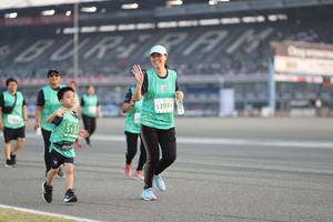 BIB: 52974, 5152
                            <button type="button" onclick="openModal(10575403)" class="btn btn-primary btn-sm float-right btn-popup" data-toggle="modal" data-target=".modal-high-quality">
                        <i class="fas fa-shopping-cart"></i> Add to Cart
                    </button>
                                            <button type="button" onclick="isThisMe(10575403, true)" class="btn btn-success btn-sm float-right btn-popup btn-isme hidden" data-toggle="tooltip" data-placement="bottom" title="นี่คือรูปของคุณใช่ไหม คลิกที่นี่เพื่อเอาเข้าอัลบั้ม">
                        <i class="fas fa-plus"></i> Add to album
                    </button>
                    <button type="button" onclick="isThisMe(10575403, false)" class="btn btn-warning btn-sm float-right btn-popup btn-isnotme hidden">
                        <i class="fas fa-ban"></i> Remove from album
                    </button>