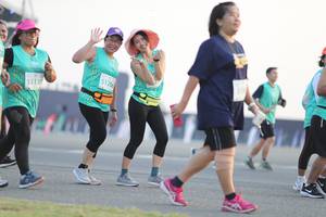 BIB: 51206, 53130
                            <button type="button" onclick="openModal(10574924)" class="btn btn-primary btn-sm float-right btn-popup" data-toggle="modal" data-target=".modal-high-quality">
                        <i class="fas fa-shopping-cart"></i> Add to Cart
                    </button>
                                            <button type="button" onclick="isThisMe(10574924, true)" class="btn btn-success btn-sm float-right btn-popup btn-isme hidden" data-toggle="tooltip" data-placement="bottom" title="นี่คือรูปของคุณใช่ไหม คลิกที่นี่เพื่อเอาเข้าอัลบั้ม">
                        <i class="fas fa-plus"></i> Add to album
                    </button>
                    <button type="button" onclick="isThisMe(10574924, false)" class="btn btn-warning btn-sm float-right btn-popup btn-isnotme hidden">
                        <i class="fas fa-ban"></i> Remove from album
                    </button>