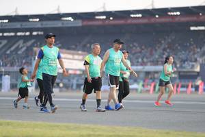 BIB: 5186
                            <button type="button" onclick="openModal(10575046)" class="btn btn-primary btn-sm float-right btn-popup" data-toggle="modal" data-target=".modal-high-quality">
                        <i class="fas fa-shopping-cart"></i> Add to Cart
                    </button>
                                            <button type="button" onclick="isThisMe(10575046, true)" class="btn btn-success btn-sm float-right btn-popup btn-isme hidden" data-toggle="tooltip" data-placement="bottom" title="นี่คือรูปของคุณใช่ไหม คลิกที่นี่เพื่อเอาเข้าอัลบั้ม">
                        <i class="fas fa-plus"></i> Add to album
                    </button>
                    <button type="button" onclick="isThisMe(10575046, false)" class="btn btn-warning btn-sm float-right btn-popup btn-isnotme hidden">
                        <i class="fas fa-ban"></i> Remove from album
                    </button>