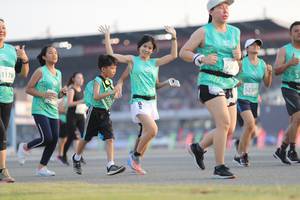 BIB: 5230, 1178
                            <button type="button" onclick="openModal(10573843)" class="btn btn-primary btn-sm float-right btn-popup" data-toggle="modal" data-target=".modal-high-quality">
                        <i class="fas fa-shopping-cart"></i> Add to Cart
                    </button>
                                            <button type="button" onclick="isThisMe(10573843, true)" class="btn btn-success btn-sm float-right btn-popup btn-isme hidden" data-toggle="tooltip" data-placement="bottom" title="นี่คือรูปของคุณใช่ไหม คลิกที่นี่เพื่อเอาเข้าอัลบั้ม">
                        <i class="fas fa-plus"></i> Add to album
                    </button>
                    <button type="button" onclick="isThisMe(10573843, false)" class="btn btn-warning btn-sm float-right btn-popup btn-isnotme hidden">
                        <i class="fas fa-ban"></i> Remove from album
                    </button>