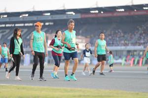 BIB: 51672
                            <button type="button" onclick="openModal(10575167)" class="btn btn-primary btn-sm float-right btn-popup" data-toggle="modal" data-target=".modal-high-quality">
                        <i class="fas fa-shopping-cart"></i> Add to Cart
                    </button>
                                            <button type="button" onclick="isThisMe(10575167, true)" class="btn btn-success btn-sm float-right btn-popup btn-isme hidden" data-toggle="tooltip" data-placement="bottom" title="นี่คือรูปของคุณใช่ไหม คลิกที่นี่เพื่อเอาเข้าอัลบั้ม">
                        <i class="fas fa-plus"></i> Add to album
                    </button>
                    <button type="button" onclick="isThisMe(10575167, false)" class="btn btn-warning btn-sm float-right btn-popup btn-isnotme hidden">
                        <i class="fas fa-ban"></i> Remove from album
                    </button>