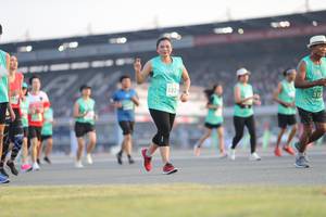 BIB: 532, 519
                            <button type="button" onclick="openModal(10573775)" class="btn btn-primary btn-sm float-right btn-popup" data-toggle="modal" data-target=".modal-high-quality">
                        <i class="fas fa-shopping-cart"></i> Add to Cart
                    </button>
                                            <button type="button" onclick="isThisMe(10573775, true)" class="btn btn-success btn-sm float-right btn-popup btn-isme hidden" data-toggle="tooltip" data-placement="bottom" title="นี่คือรูปของคุณใช่ไหม คลิกที่นี่เพื่อเอาเข้าอัลบั้ม">
                        <i class="fas fa-plus"></i> Add to album
                    </button>
                    <button type="button" onclick="isThisMe(10573775, false)" class="btn btn-warning btn-sm float-right btn-popup btn-isnotme hidden">
                        <i class="fas fa-ban"></i> Remove from album
                    </button>