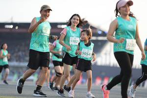 BIB: 502, 5230, 51025, 50543
                            <button type="button" onclick="openModal(10574124)" class="btn btn-primary btn-sm float-right btn-popup" data-toggle="modal" data-target=".modal-high-quality">
                        <i class="fas fa-shopping-cart"></i> Add to Cart
                    </button>
                                            <button type="button" onclick="isThisMe(10574124, true)" class="btn btn-success btn-sm float-right btn-popup btn-isme hidden" data-toggle="tooltip" data-placement="bottom" title="นี่คือรูปของคุณใช่ไหม คลิกที่นี่เพื่อเอาเข้าอัลบั้ม">
                        <i class="fas fa-plus"></i> Add to album
                    </button>
                    <button type="button" onclick="isThisMe(10574124, false)" class="btn btn-warning btn-sm float-right btn-popup btn-isnotme hidden">
                        <i class="fas fa-ban"></i> Remove from album
                    </button>