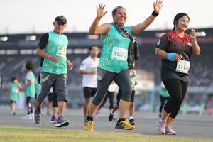 BIB: 53272, 51124
                            <button type="button" onclick="openModal(10573918)" class="btn btn-primary btn-sm float-right btn-popup" data-toggle="modal" data-target=".modal-high-quality">
                        <i class="fas fa-shopping-cart"></i> Add to Cart
                    </button>
                                            <button type="button" onclick="isThisMe(10573918, true)" class="btn btn-success btn-sm float-right btn-popup btn-isme hidden" data-toggle="tooltip" data-placement="bottom" title="นี่คือรูปของคุณใช่ไหม คลิกที่นี่เพื่อเอาเข้าอัลบั้ม">
                        <i class="fas fa-plus"></i> Add to album
                    </button>
                    <button type="button" onclick="isThisMe(10573918, false)" class="btn btn-warning btn-sm float-right btn-popup btn-isnotme hidden">
                        <i class="fas fa-ban"></i> Remove from album
                    </button>