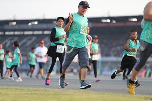 BIB: 5016, 50006, 5233
                            <button type="button" onclick="openModal(10573917)" class="btn btn-primary btn-sm float-right btn-popup" data-toggle="modal" data-target=".modal-high-quality">
                        <i class="fas fa-shopping-cart"></i> Add to Cart
                    </button>
                                            <button type="button" onclick="isThisMe(10573917, true)" class="btn btn-success btn-sm float-right btn-popup btn-isme hidden" data-toggle="tooltip" data-placement="bottom" title="นี่คือรูปของคุณใช่ไหม คลิกที่นี่เพื่อเอาเข้าอัลบั้ม">
                        <i class="fas fa-plus"></i> Add to album
                    </button>
                    <button type="button" onclick="isThisMe(10573917, false)" class="btn btn-warning btn-sm float-right btn-popup btn-isnotme hidden">
                        <i class="fas fa-ban"></i> Remove from album
                    </button>