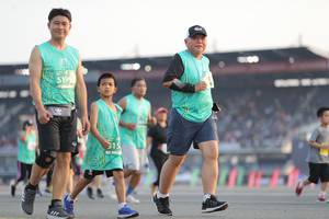 BIB: 5199
                            <button type="button" onclick="openModal(10574274)" class="btn btn-primary btn-sm float-right btn-popup" data-toggle="modal" data-target=".modal-high-quality">
                        <i class="fas fa-shopping-cart"></i> Add to Cart
                    </button>
                                            <button type="button" onclick="isThisMe(10574274, true)" class="btn btn-success btn-sm float-right btn-popup btn-isme hidden" data-toggle="tooltip" data-placement="bottom" title="นี่คือรูปของคุณใช่ไหม คลิกที่นี่เพื่อเอาเข้าอัลบั้ม">
                        <i class="fas fa-plus"></i> Add to album
                    </button>
                    <button type="button" onclick="isThisMe(10574274, false)" class="btn btn-warning btn-sm float-right btn-popup btn-isnotme hidden">
                        <i class="fas fa-ban"></i> Remove from album
                    </button>